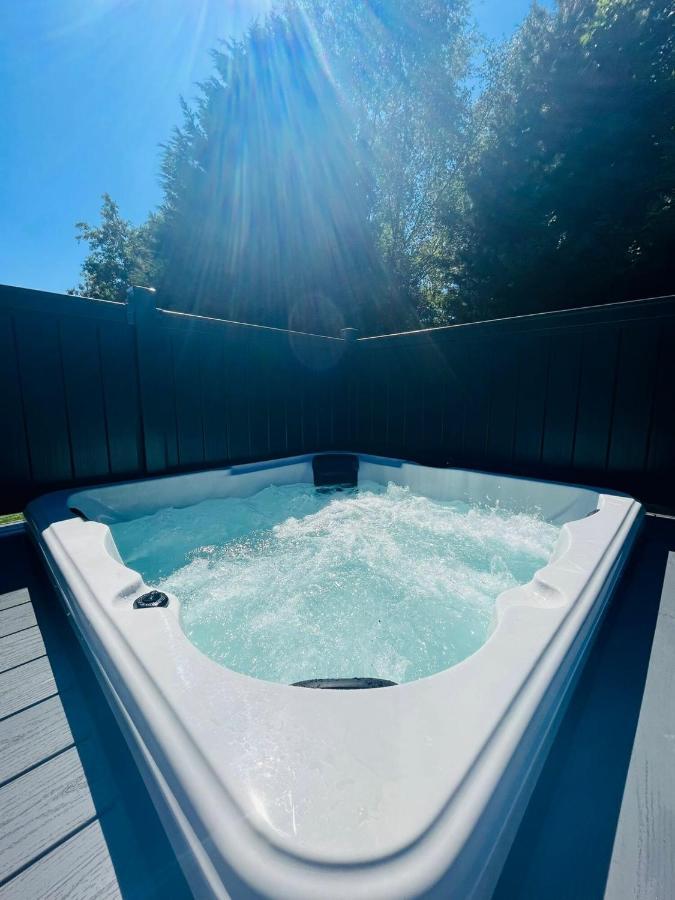 Copse View Lodge With Hot Tub Йорк Экстерьер фото
